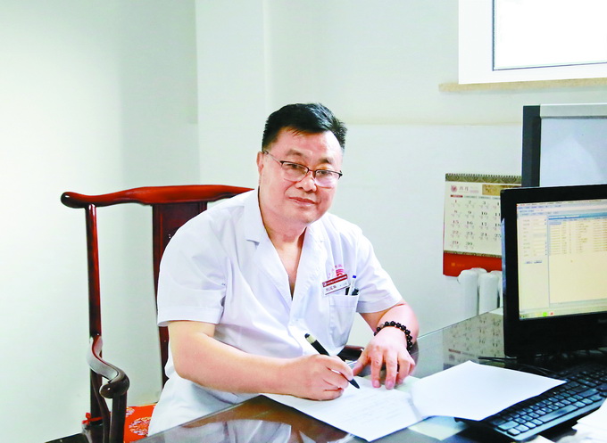 京城名医刘宝年：股骨头坏死贵在综合治疗，后期患者会出现跛行